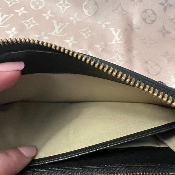 CHLOE Elsie Long Black Leather Wallet with Gold Tone Hardware - Picture 8 of 12